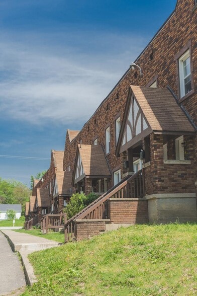 More Photos Of 25 Maynard Ct, Pontiac Apartments For Sale