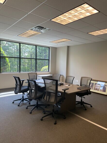 More Photos Of 270 Riverside Pky, Austell Distribution For Lease