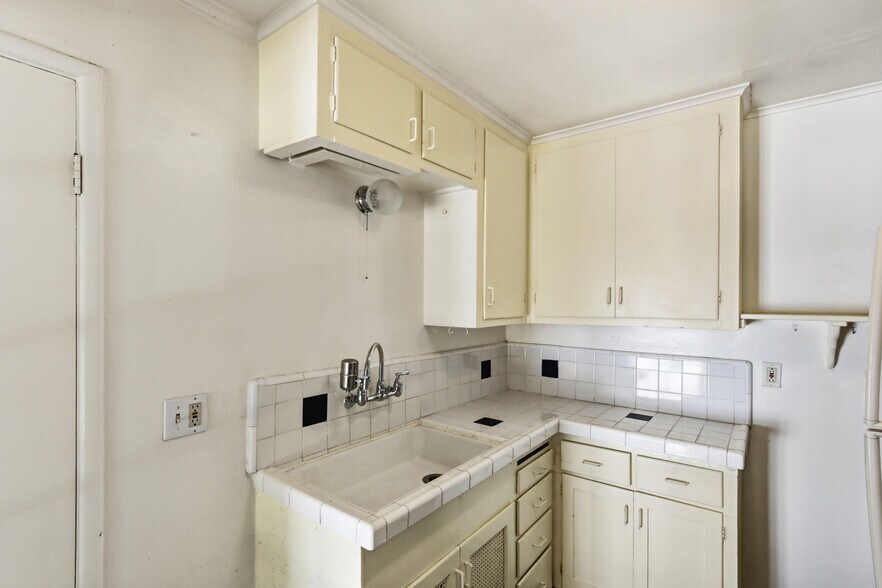 More Photos Of 4833 College Oak Dr, Sacramento Multifamily For Sale