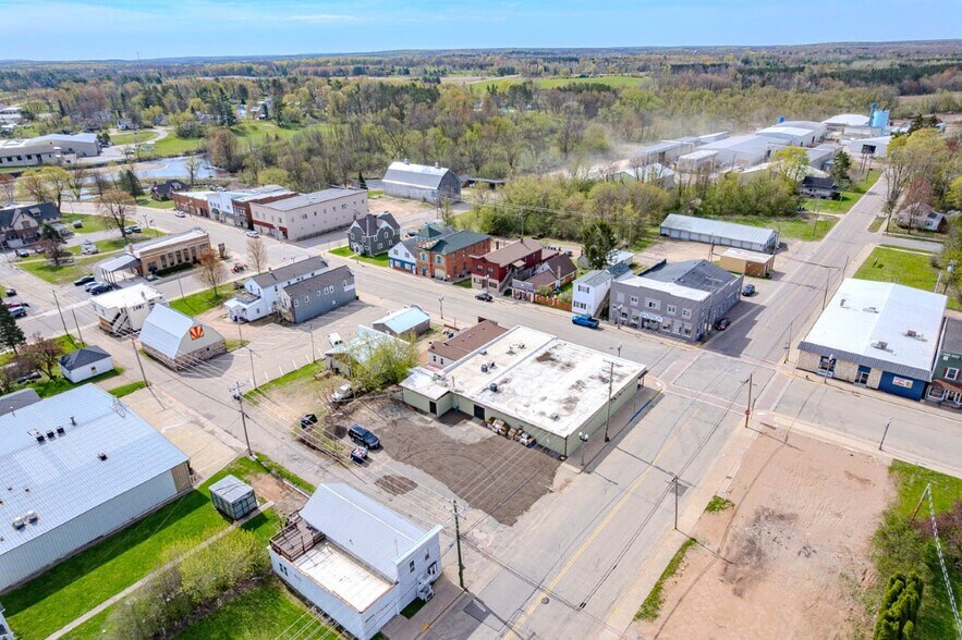 More Photos Of 234 Cedar St, Tigerton Supermarket For Sale