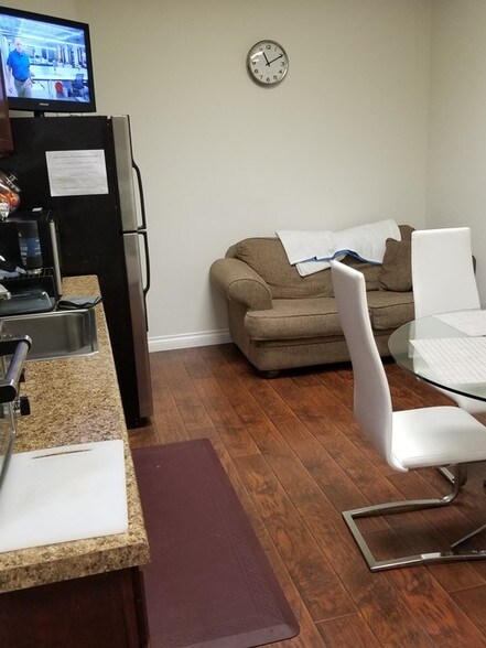 More Photos Of 1601 Dove St, Newport Beach Medical For Lease