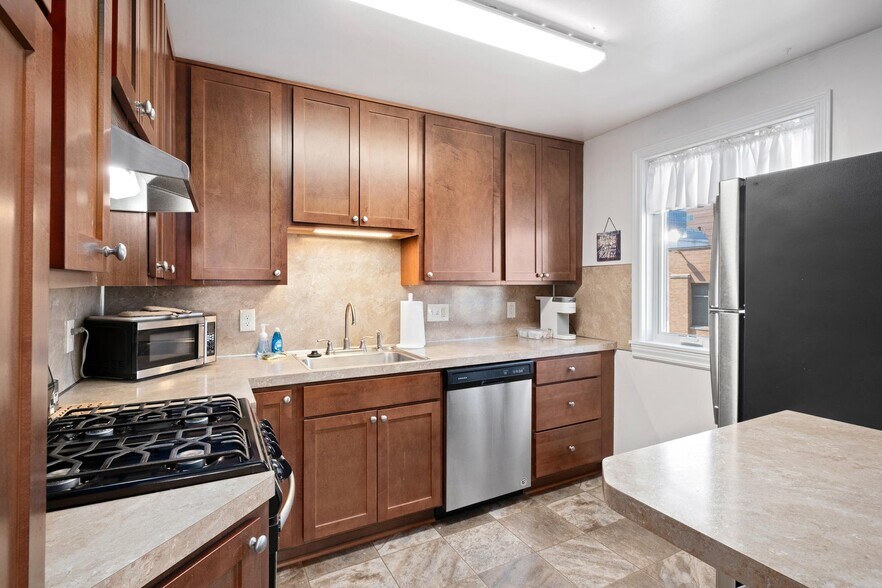 More Photos Of 22 Crescent St, Grand Rapids Apartments For Sale