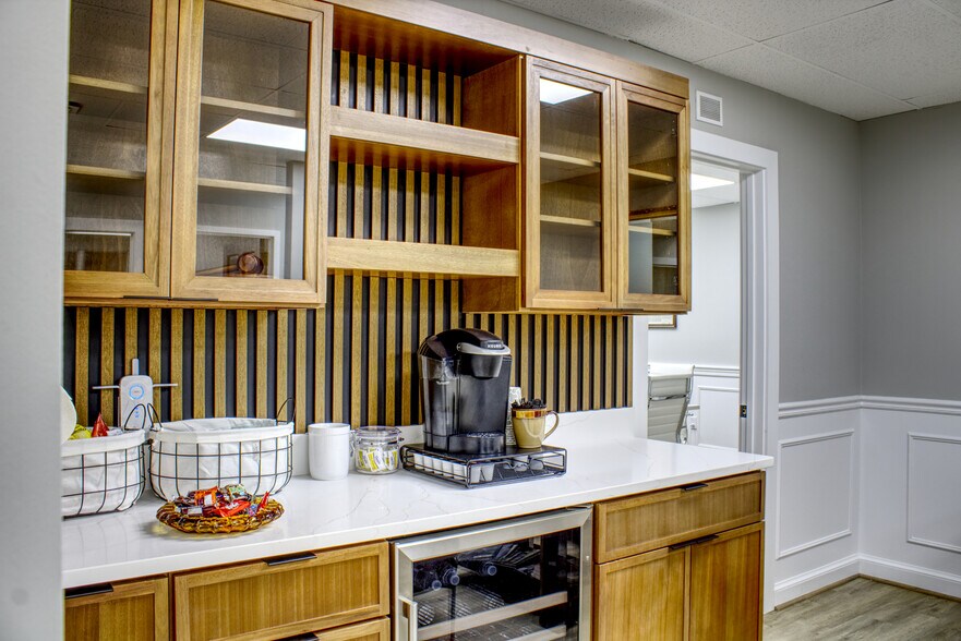 More Photos Of 10521 Judicial Dr, Fairfax Medical For Sale