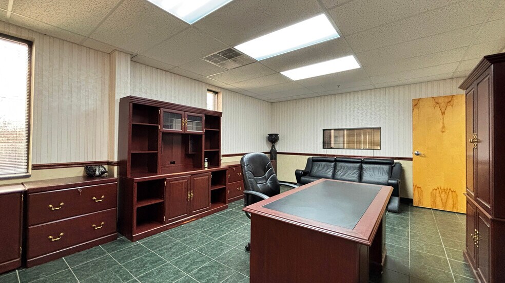 More Photos Of 475 Business Park Ln, Allentown Warehouse For Sale