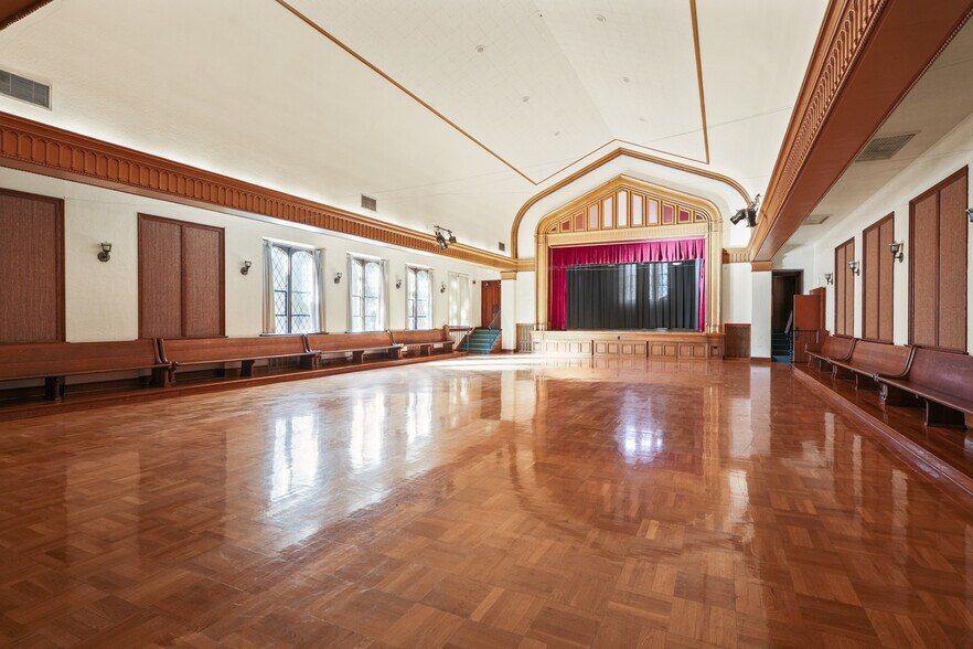 More Photos Of 2931 SE Harrison St, Portland Religious Facility For Lease