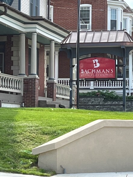 More Photos Of 208 W Penn Ave, Wernersville Office Residential For Lease