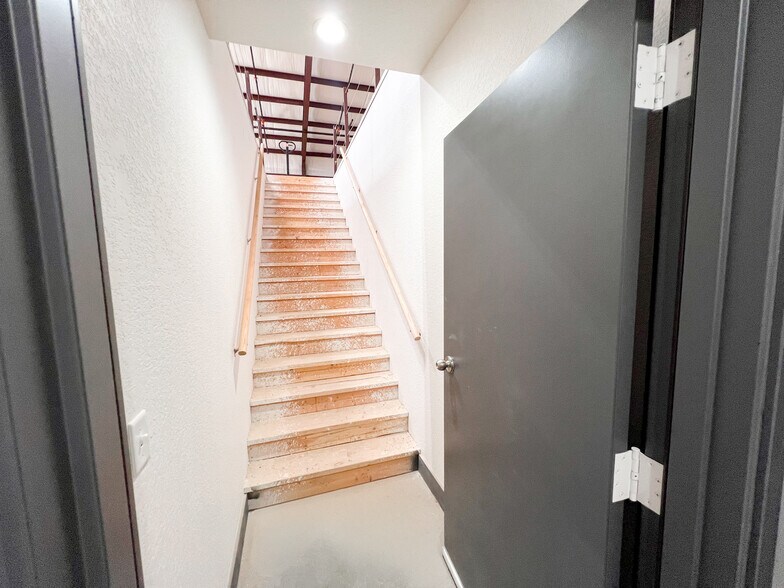 More Photos Of 2401 E County Road 155, Midland Service For Sale