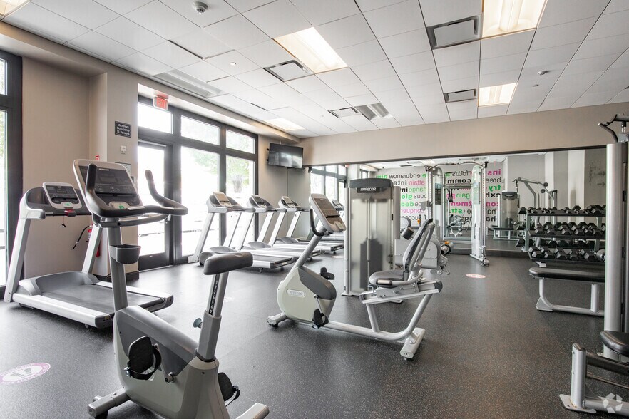 More Photos Of 10-40 Station Dr, Wyandanch Apartments For Lease