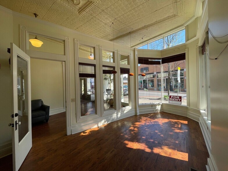 More Photos Of 301 Washington St W, Charleston Office For Lease