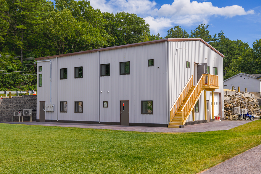 More Photos Of 1341 Central St, Leominster Flex For Lease