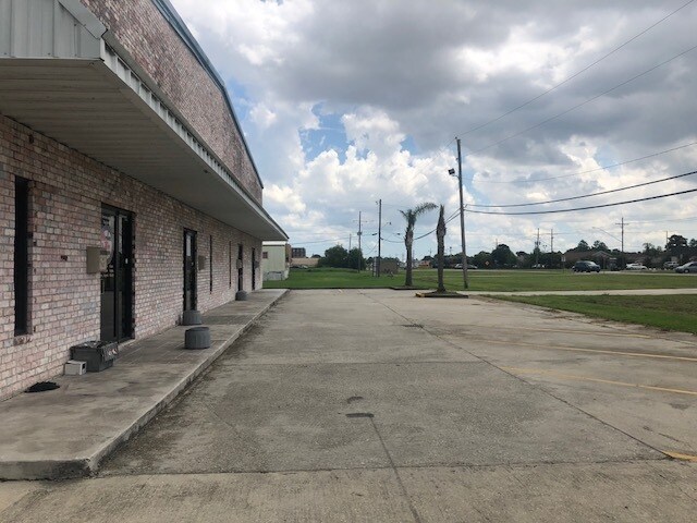 More Photos Of 200 Veterans Blvd, Kenner Warehouse For Lease