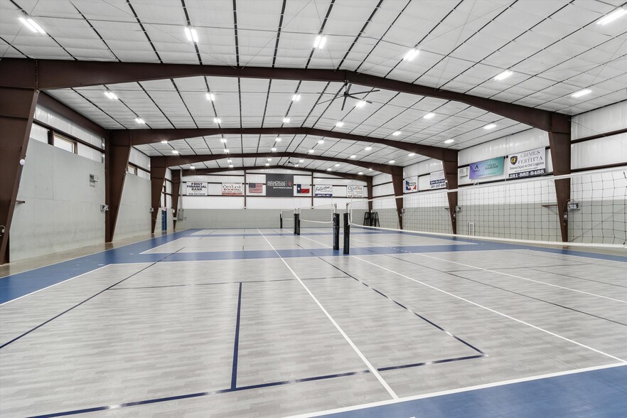 More Photos Of 12110 Old Montgomery Rd, Willis Light Distribution For Sale