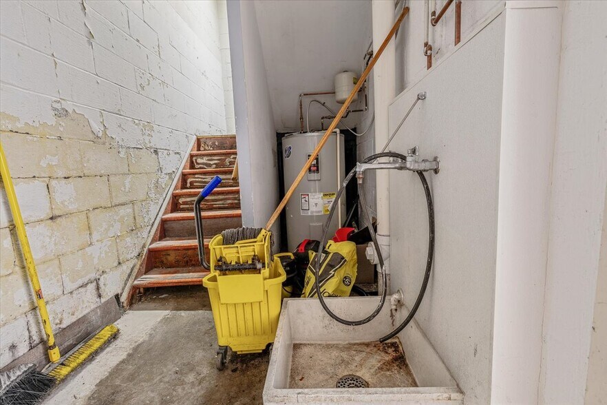 More Photos Of 3404 Main St, Homestead Storefront For Sale