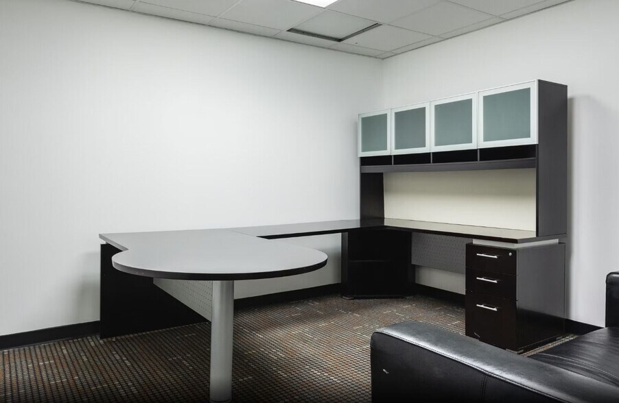 More Photos Of 200 N Main St, Greenville Office Residential For Lease