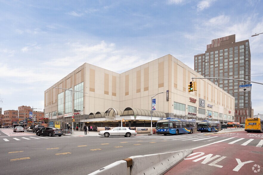 More Photos Of 92-25 160th St, Jamaica Unknown For Lease