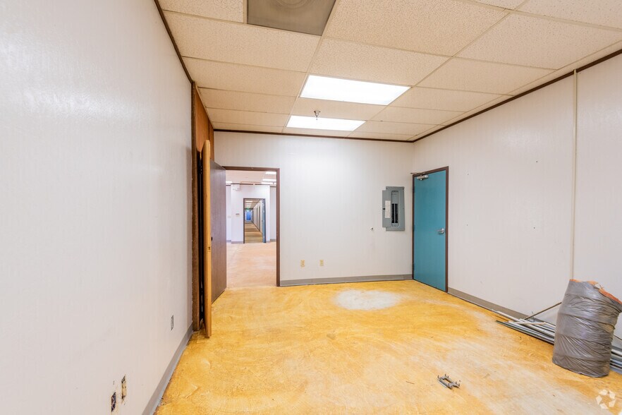 More Photos Of 4241 Williamsbourgh Dr, Sacramento Loft Creative Space For Sale