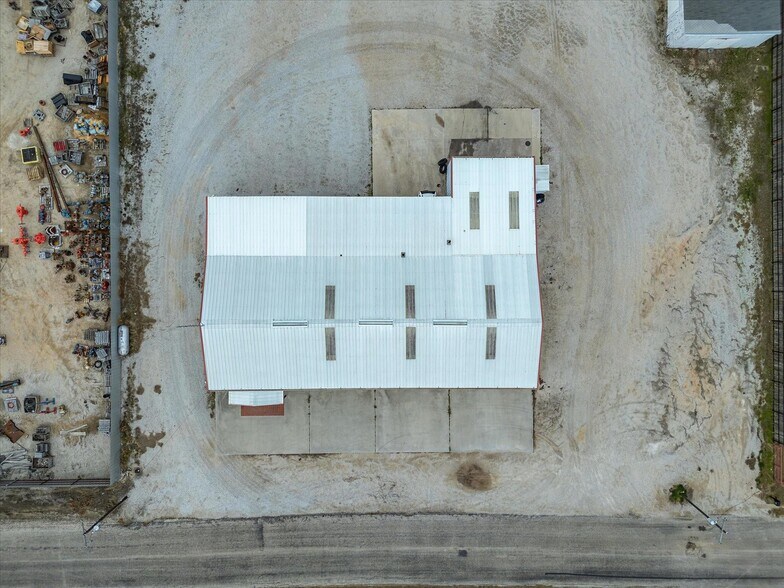 More Photos Of 707 S Wickham St, Alvord Truck Terminal For Lease