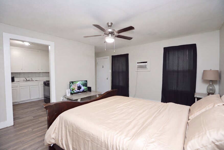 More Photos Of 521 2nd Ave N, Texas City Apartments For Sale