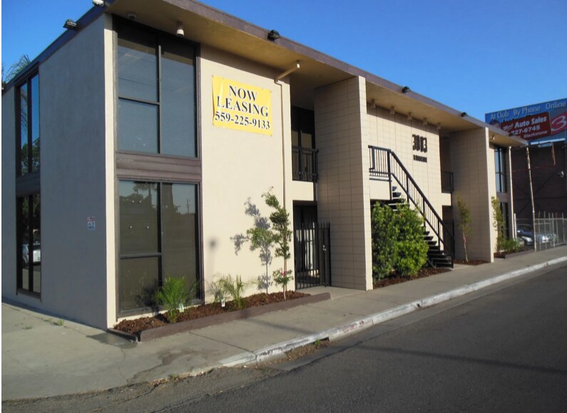 Primary Photo Of 3003 N Blackstone Ave, Fresno Office For Lease