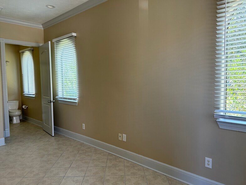 More Photos Of 12820 Willow Centre Dr, Houston Medical For Lease