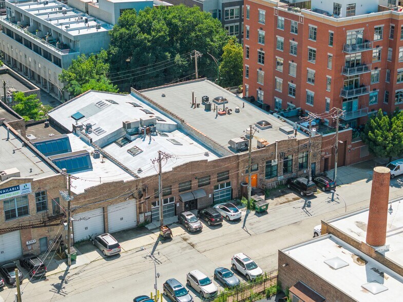 More Photos Of 942-944 W Huron St, Chicago General Retail For Sale