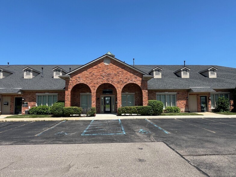 Primary Photo Of 42855 Garfield Rd, Clinton Township Medical For Lease