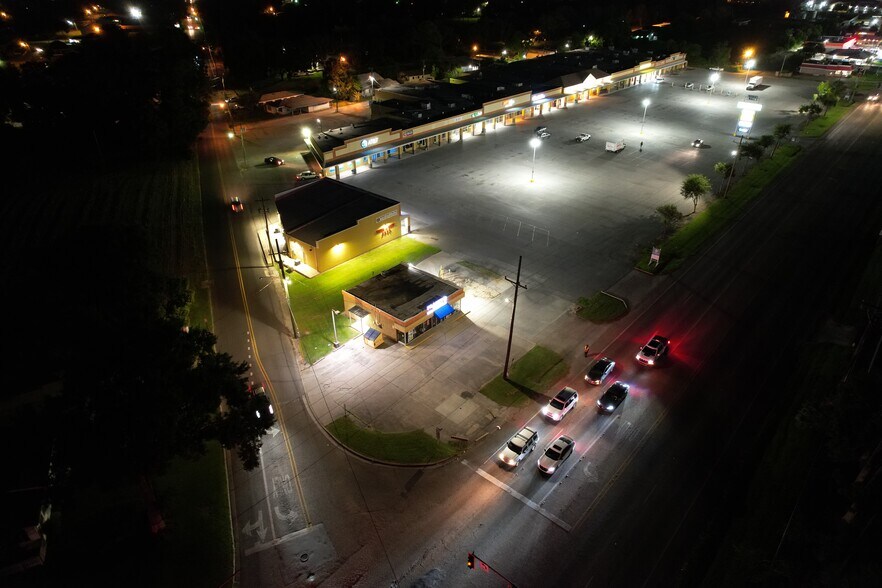 More Photos Of 627 E Admiral Doyle Dr, New Iberia Unknown For Lease