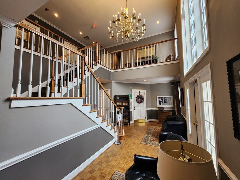 More Photos Of 109C Laurens Rd, Greenville Office Residential For Lease