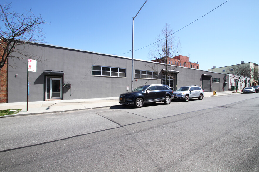 Primary Photo Of 300 Kingsland Ave, Brooklyn Warehouse For Lease