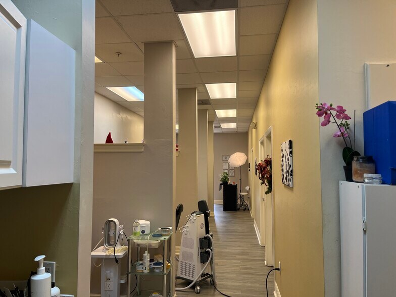 More Photos Of 10970 S Cleveland Ave, Fort Myers Office For Sale