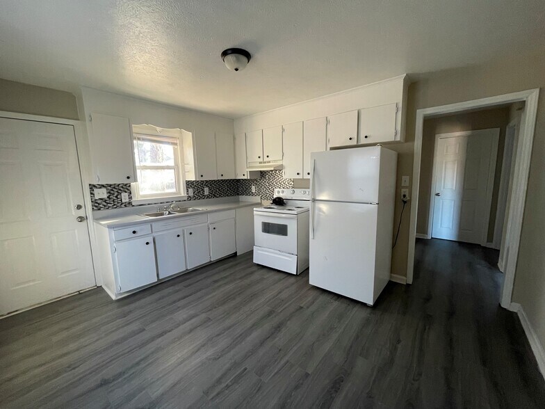 More Photos Of 4942-4959 Fieldcrest Dr, Fayetteville Apartments For Sale