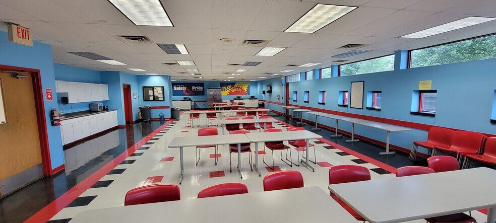 More Photos Of 29 Elizabeth Dr, Chester Distribution For Lease