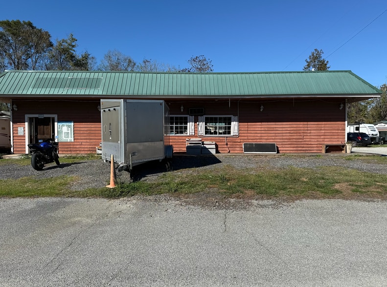 More Photos Of 70 US Highway 17, Richmond Hill Trailer Camper Park For Sale