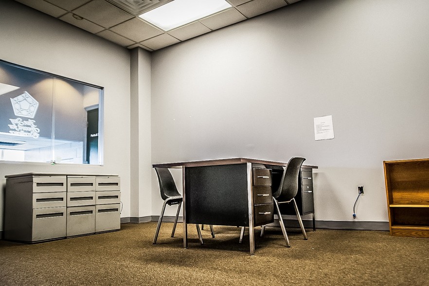 More Photos Of 101 Watters Dr, Dwight Auto Dealership For Sale