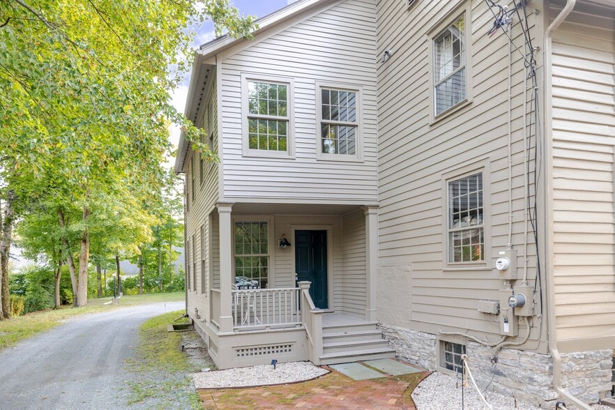 More Photos Of 16 Hudson St, Kinderhook Storefront Retail Residential For Lease