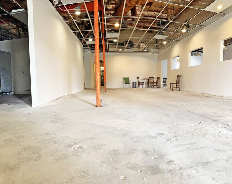 More Photos Of 5512-5530 Van Nuys Blvd, Sherman Oaks Restaurant For Lease