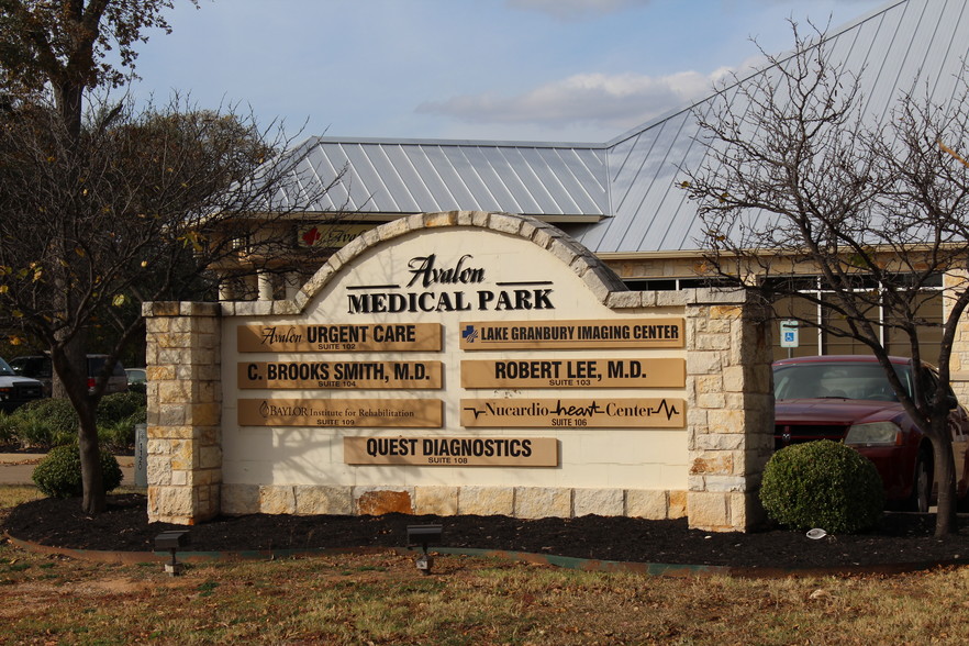 Primary Photo Of 805 Hill Blvd, Granbury Medical For Lease