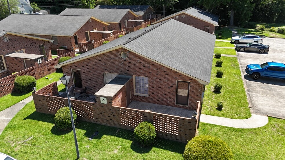 Primary Photo Of 3610 Timberlane Dr, Columbia Apartments For Sale