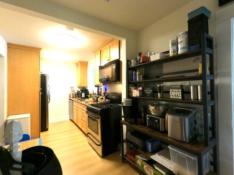 More Photos Of 72 62nd Pl, Long Beach Restaurant For Sale