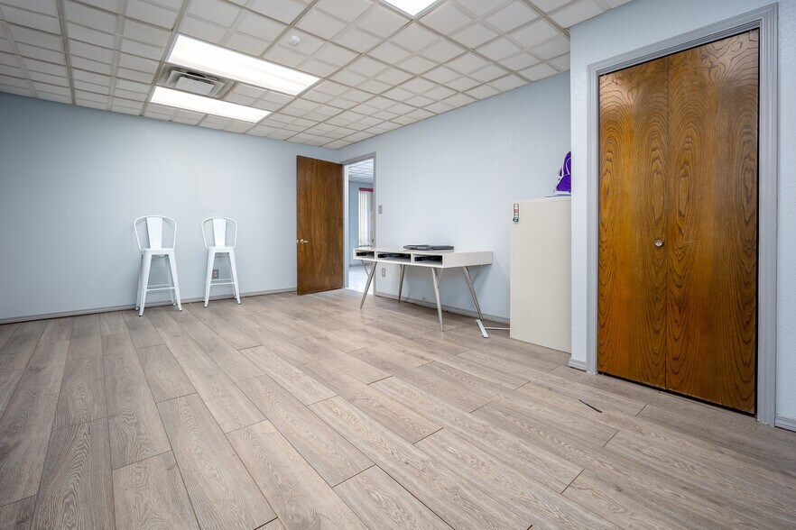 More Photos Of 3152 Broce Dr, Norman Light Manufacturing For Lease