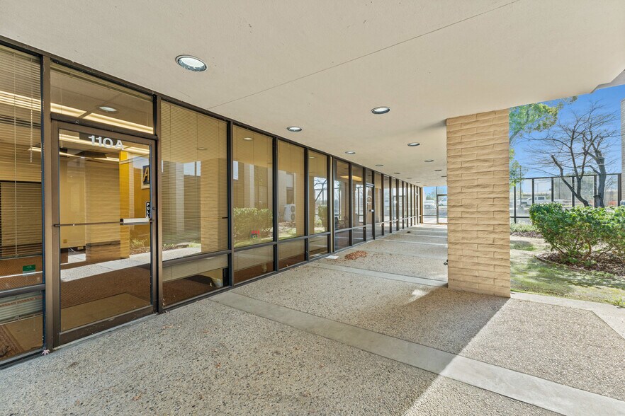 More Photos Of 110 Harding Blvd, Roseville Loft Creative Space For Lease