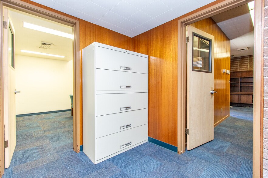 More Photos Of 971 E Broadway Ave, Atwater Office For Lease