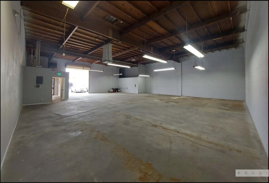 More Photos Of 12455 Branford St, Pacoima Warehouse For Lease