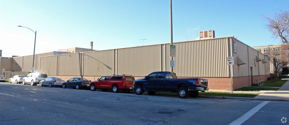 More Photos Of 300 N Jefferson St, Milwaukee Warehouse For Lease