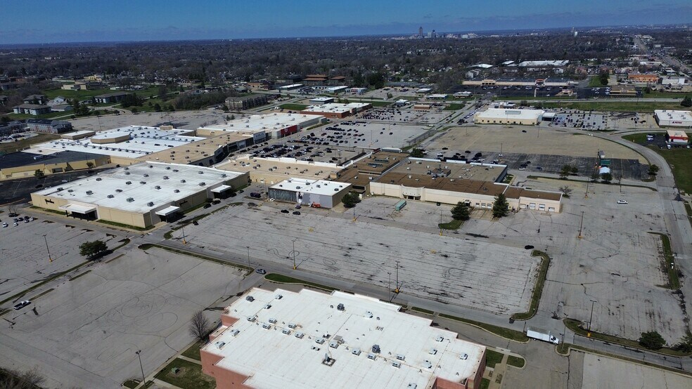More Photos Of 6720 SE 14th St, Des Moines Movie Theatre For Lease
