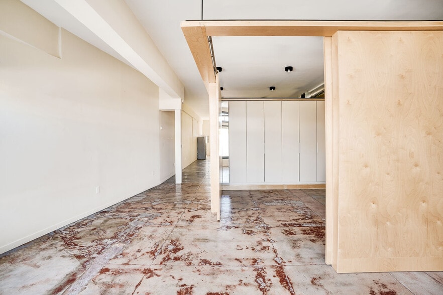 More Photos Of 6012 York Blvd, Los Angeles Office For Lease