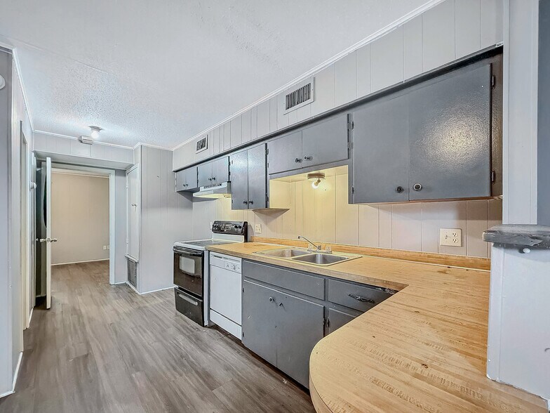 More Photos Of 1870 King David Dr, Three Rivers Apartments For Sale