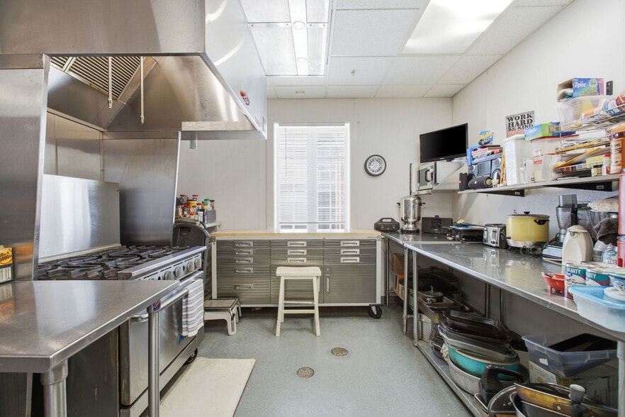 More Photos Of 915 N H St, Fremont Assisted Living For Sale