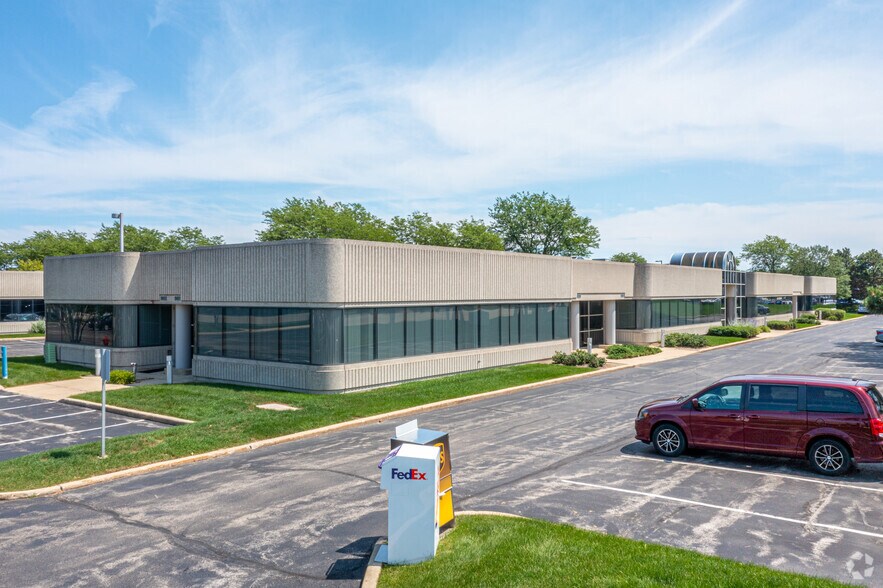More Photos Of 3100 Dundee Rd, Northbrook Office For Lease