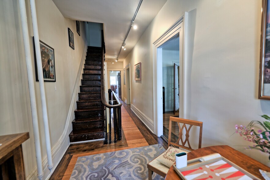 More Photos Of 511 Warren St, Hudson Storefront Retail Residential For Sale